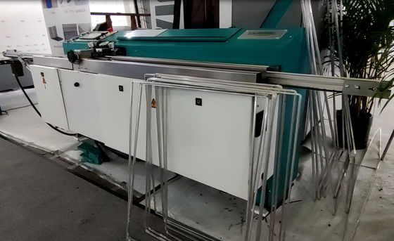 Machine de revêtement de scellage chaude automatique de caoutchouc butylique d'extrudeuse de fonte pour DGU