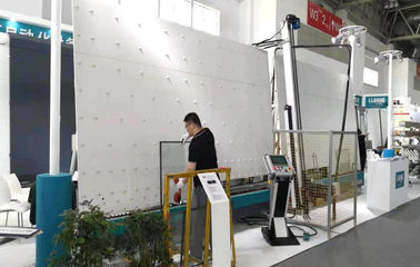 Le verre vertical automatique de double a isolé la machine de scellage en verre de robot pour le traitement de propagation de mastic