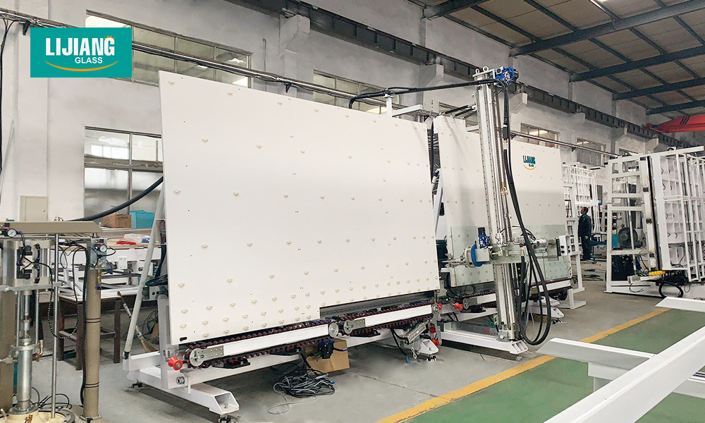 Basse machine de suppression en verre automatique verticale d'E pour la chaîne de production en verre isolante