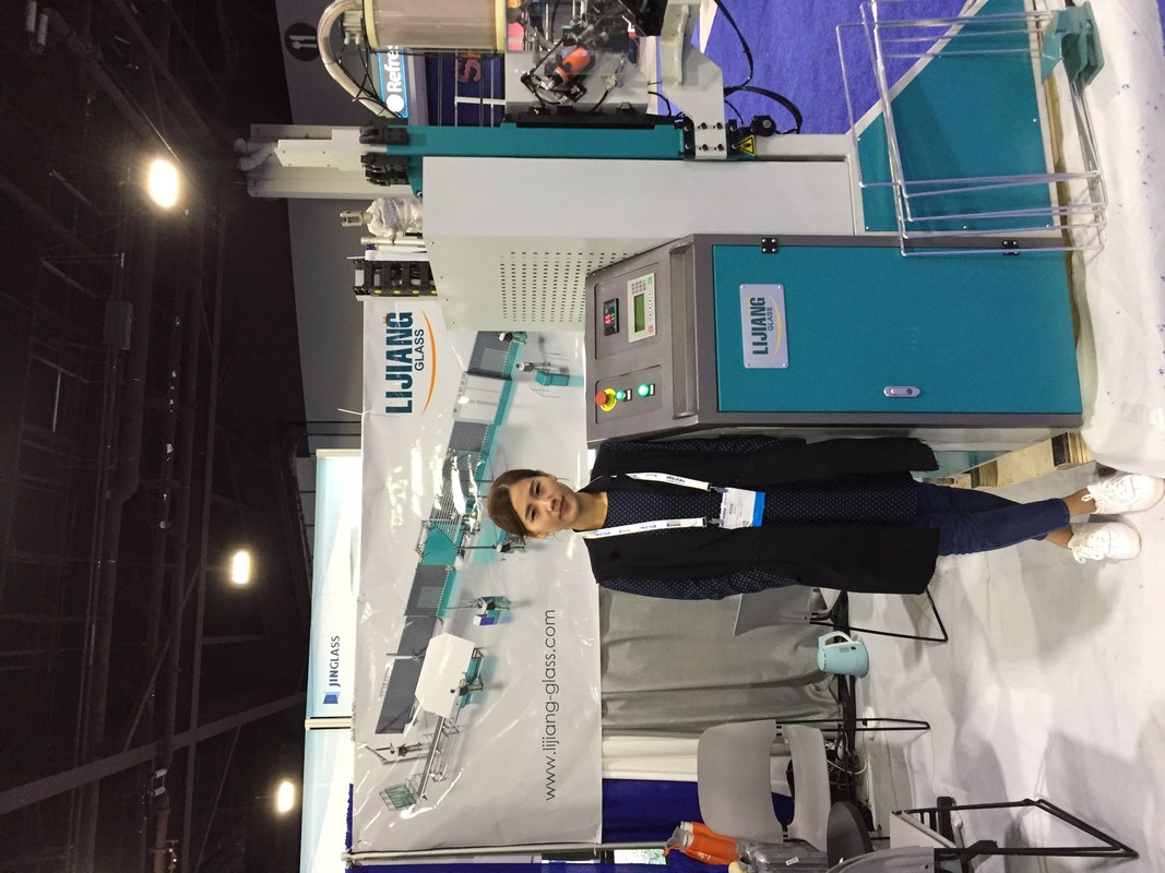 La machine de remplissage déshydratante peut automatiquement réaliser des actions des trous de perçage automatiquement dans les cadres d'entretoise