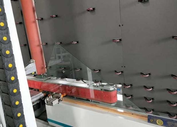 basse E pompe en verre isolante de mastic de double vitrage de machine de 50m/min avec le robot de scellage