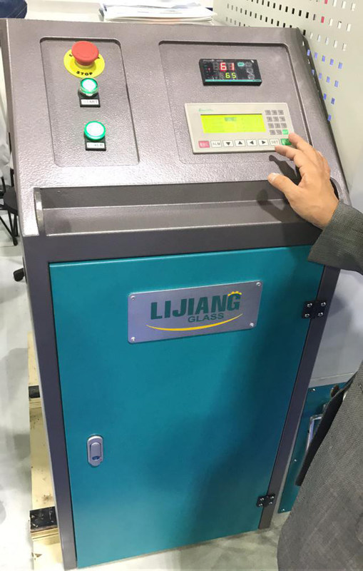 La machine du remplissage LJGZ2020 déshydratante peut automatiquement réaliser des actions des trous de perçage automatiquement dans le cadre d'entretoise