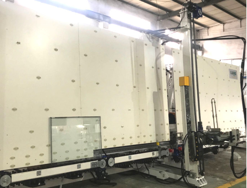 Extrudeuse en verre isolante automatique en caoutchouc de silicone pour isoler le traitement en verre utilisé dans la machine en verre isolante