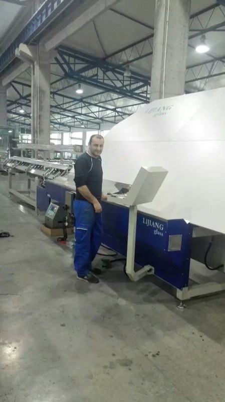 Machine à cintrer de barre d'entretoise avec 4 unités de stockage différentes de taille d'entretoise