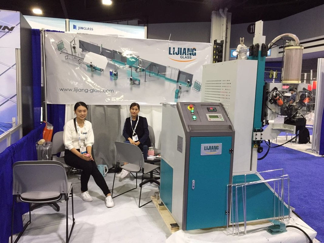 La machine de remplissage déshydratante peut automatiquement réaliser des actions des trous de perçage automatiquement dans les cadres d'entretoise