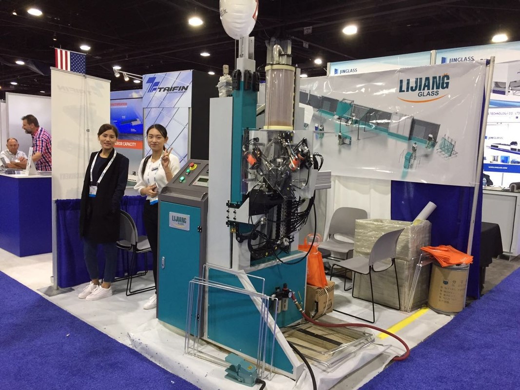 La machine de remplissage déshydratante peut automatiquement réaliser des actions des trous de perçage automatiquement dans les cadres d'entretoise