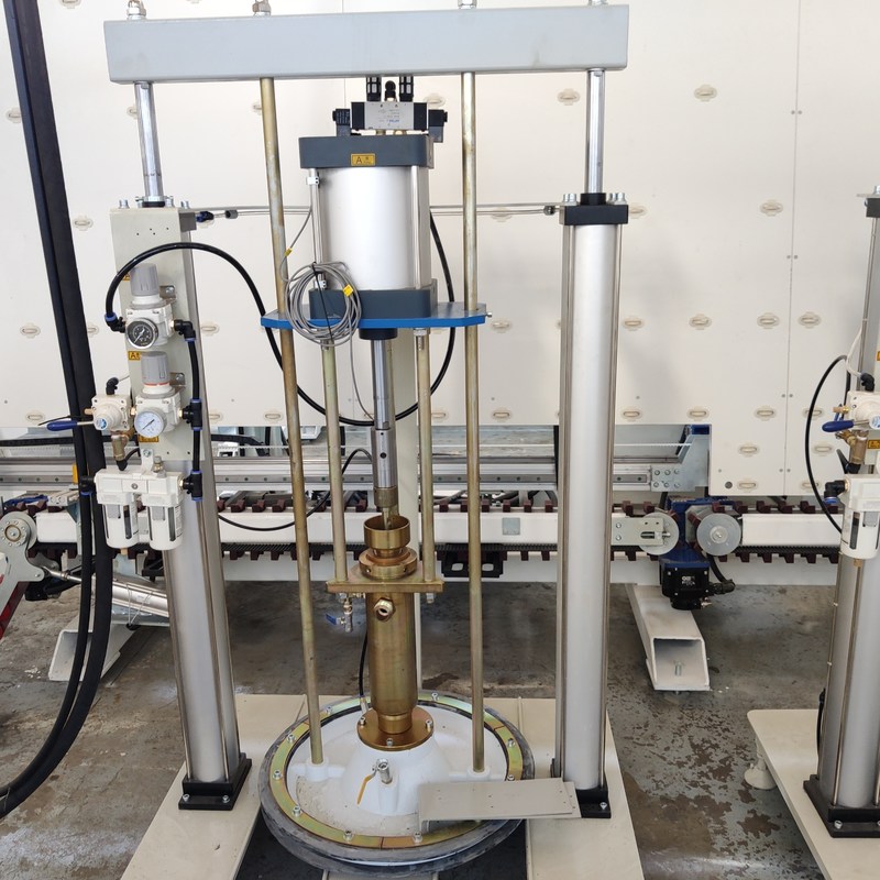 Le verre vertical automatique de double a isolé la machine de scellage en verre de robot pour le traitement de propagation de mastic