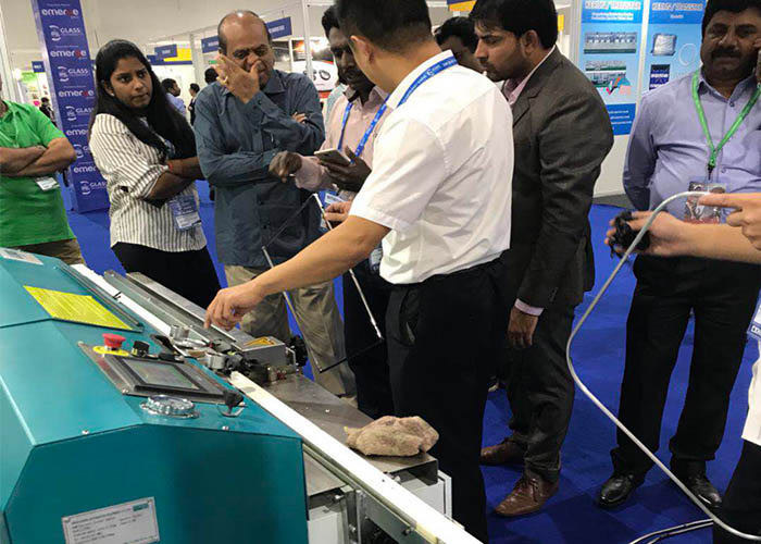 Machine butylique automatique d'extrudeuse utilisée pour enduire le cadre d'entretoise pour sceller le double verre