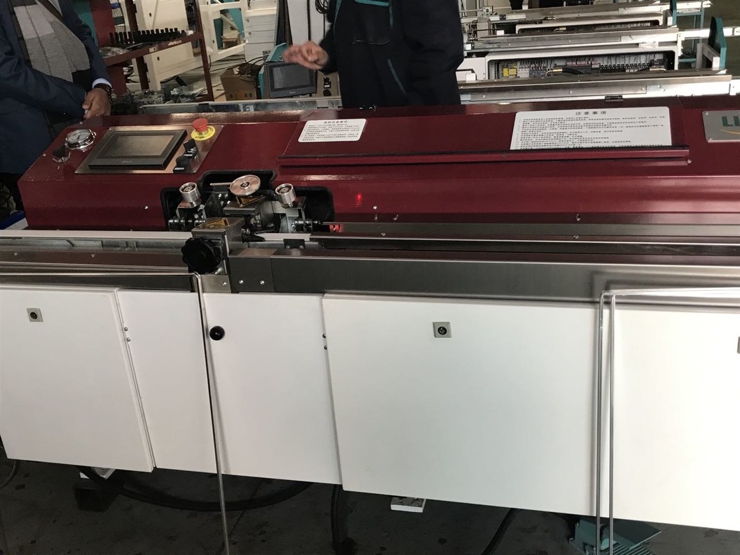 Machine butylique automatique d'extrudeuse utilisée pour enduire le cadre d'entretoise pour sceller le double verre