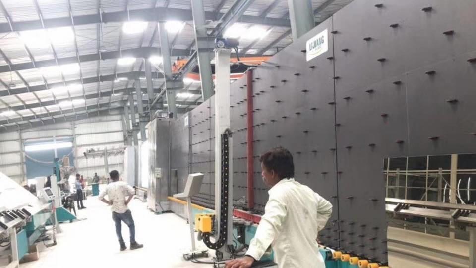 Machine affûteuse en verre vertical de 29m/min bas E pour la suppression de bord de film