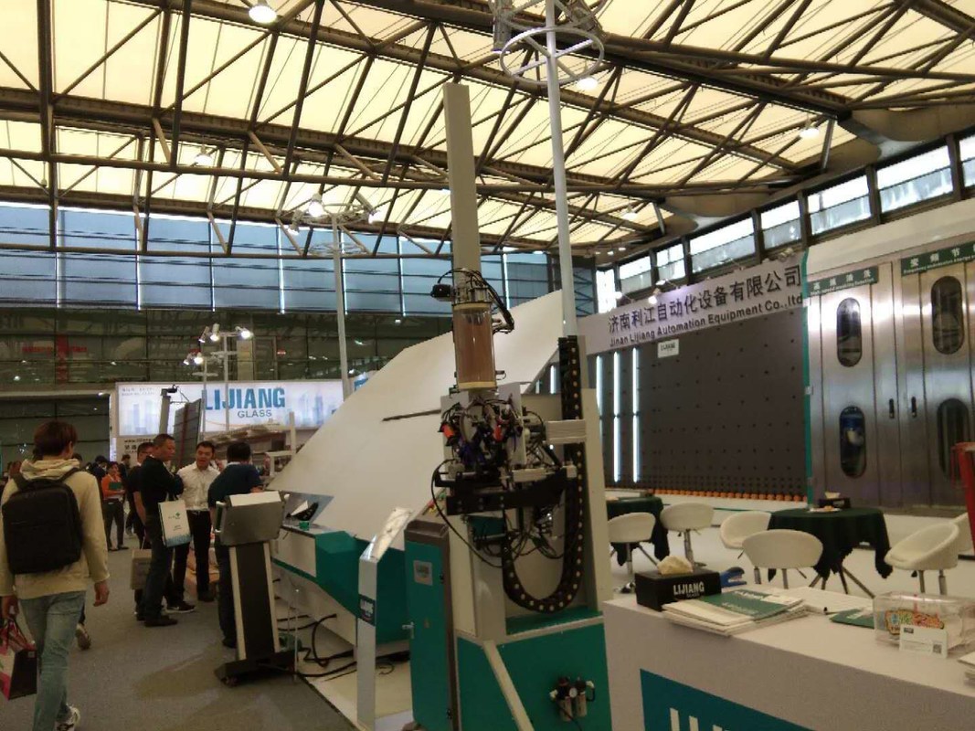 Deux morceaux d'IGU 19mm en verre de chaîne de production isolante une fois remplie de gaz d'argon