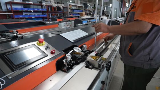 machine butylique automatique de l'extrudeuse 47m/min de cadre en aluminium de revêtement d'entretoise